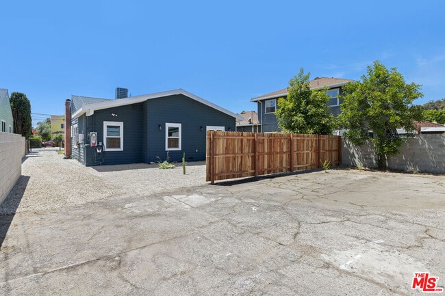 Building Photo - 137 E Ave 43