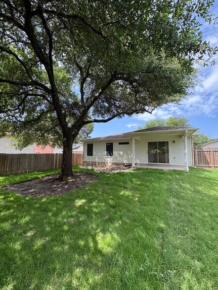 Building Photo - 1404 Carriage Hills Trl