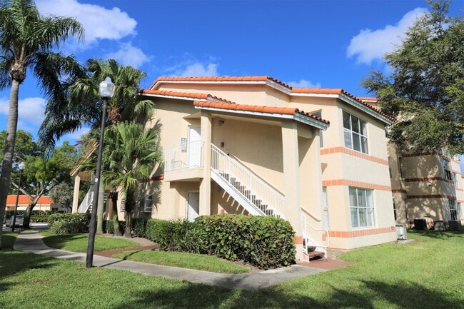 Building Photo - 3400 Pinewalk Dr N