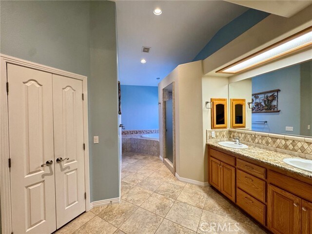 Building Photo - 18015 Wildwood Dr