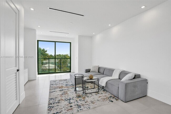 Building Photo - 1825 NE 26th Ave