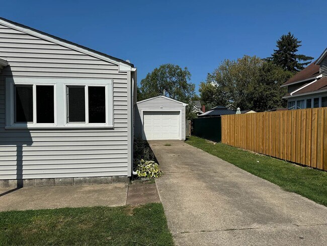 Primary Photo - 5260 South St