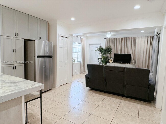 Building Photo - 1726 Thomas St