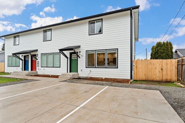 Building Photo - Brand new 3 bedroom 3 full bath townhouse in Thurston! MOVE IN SPECIAL!