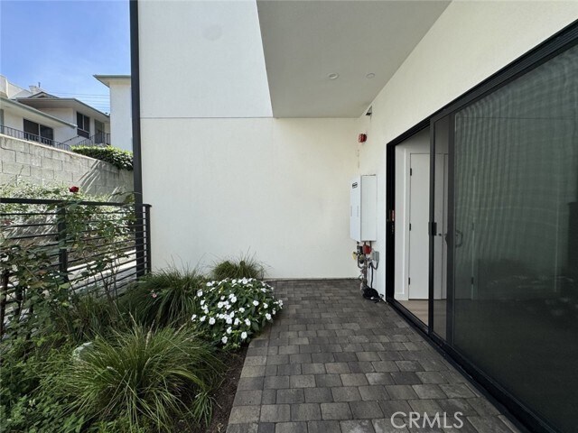 Building Photo - 534 E San Jose Ave