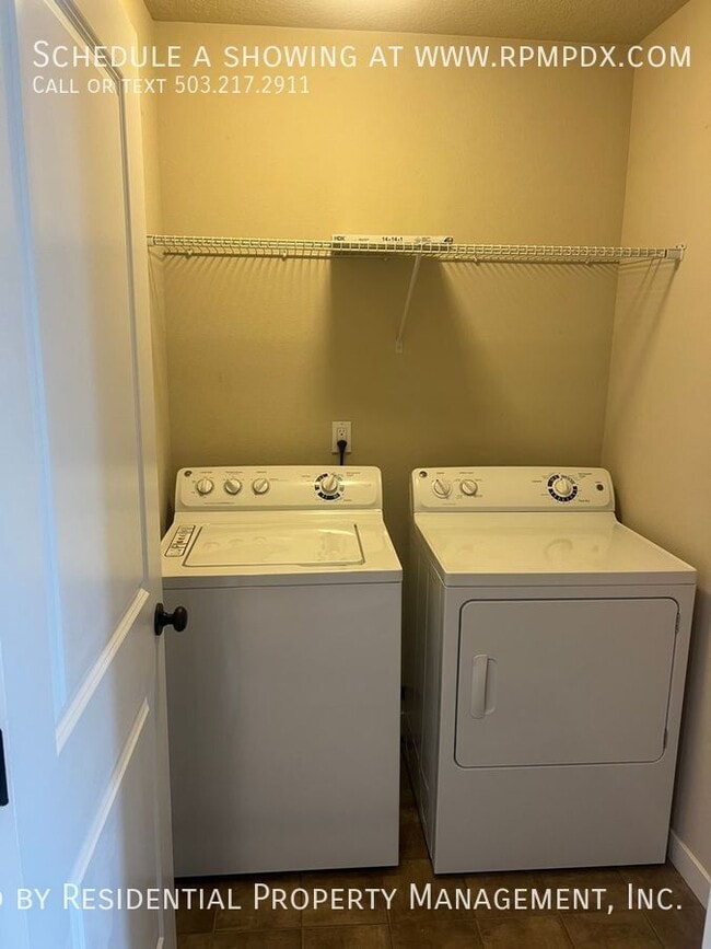 Building Photo - 14075 SW Compass Dr