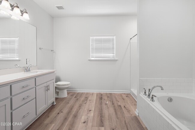 Building Photo - 413 Raven Ln