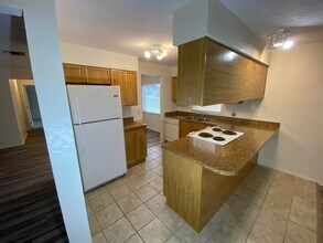 Building Photo - 3/2/2 Deltona available January 5, 2026