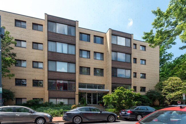 Building Photo - 305 C St NE