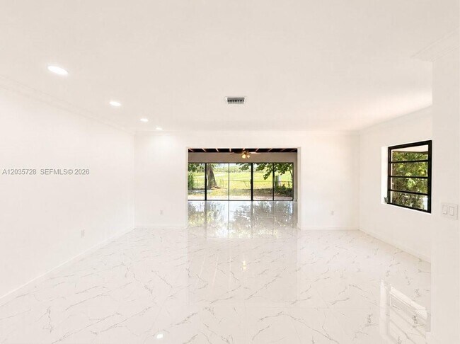Building Photo - 401 S Shore Dr
