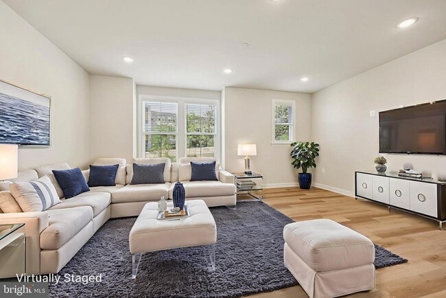 Building Photo - 7355 Mountaineer Dr