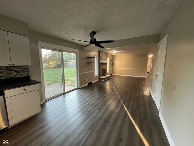 Building Photo - 4343 W Fairview Rd