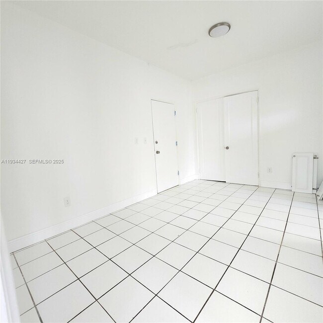 Building Photo - 7936 Harding Ave