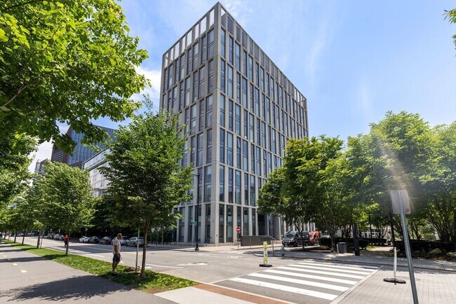 Building Photo - 2 Earhart St