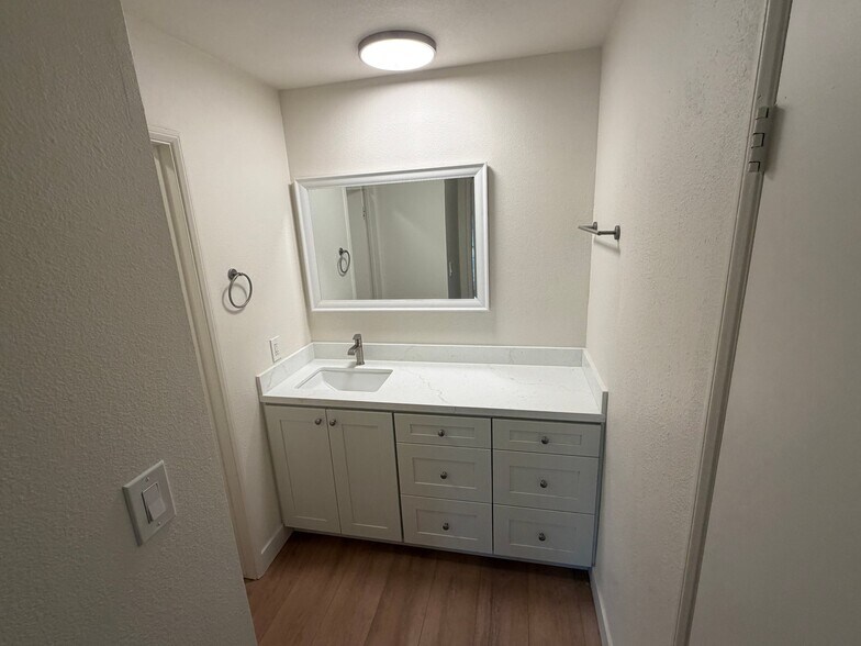 Building Photo - 664 Sunfish Way