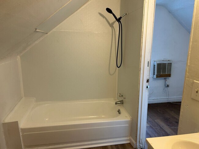 Building Photo - 3428 Altamont Rd