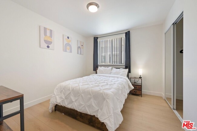 Building Photo - 1444 E 20th St