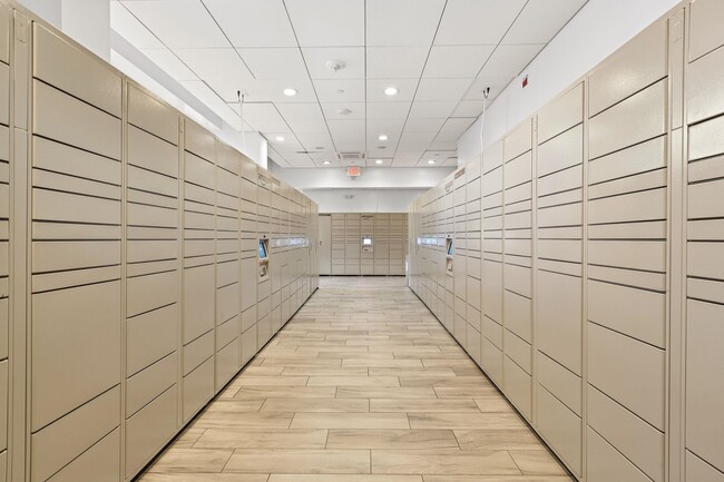 Building Photo - 45 River Dr S