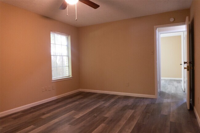 Building Photo - 8643 Causeway Dr
