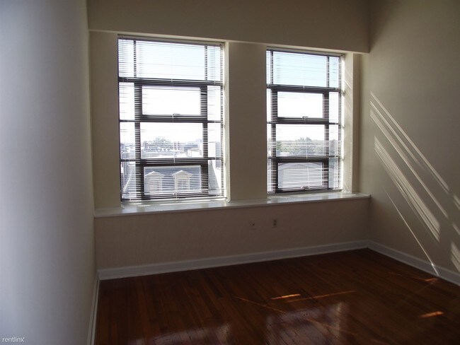 Building Photo - 108 E Grace St