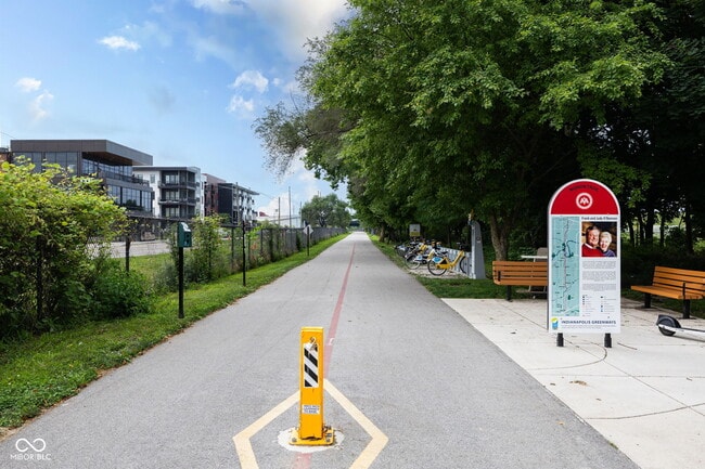 Building Photo - 816 East 21st St