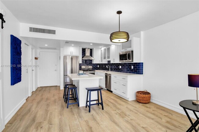 Building Photo - 100 Edgewater Dr