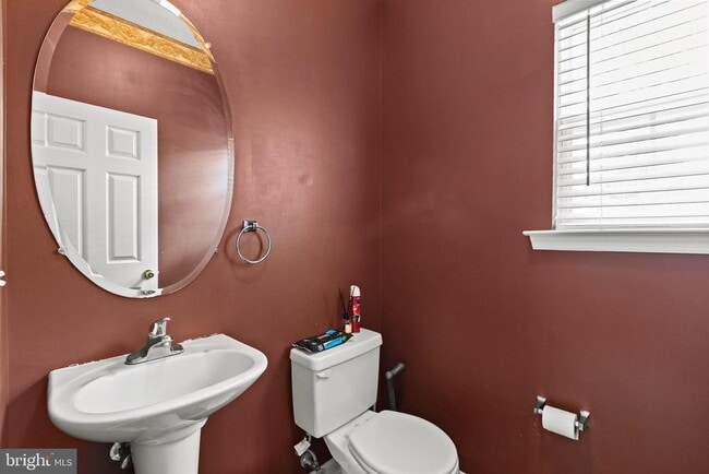 Building Photo - 45370 Barefoot Dr