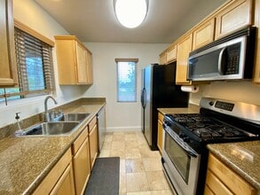 Building Photo - Spacious Two Bedroom featuring Ensuite Bathrooms! TWO ASSIGNED PARKING SPACES! Air Conditioning I...