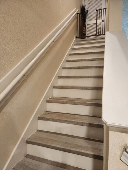 Building Photo - 545 Running Wds St