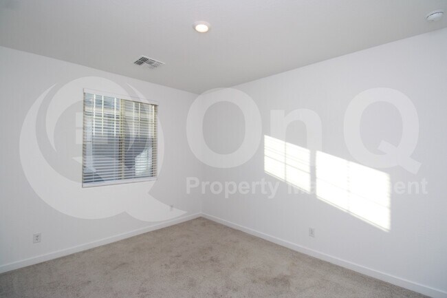 Building Photo - 2516 E Pelican Dr