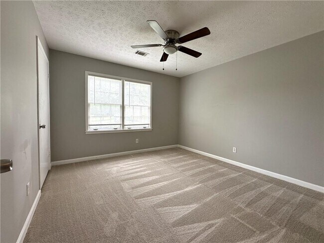Building Photo - 3559 Ulster Ln NE