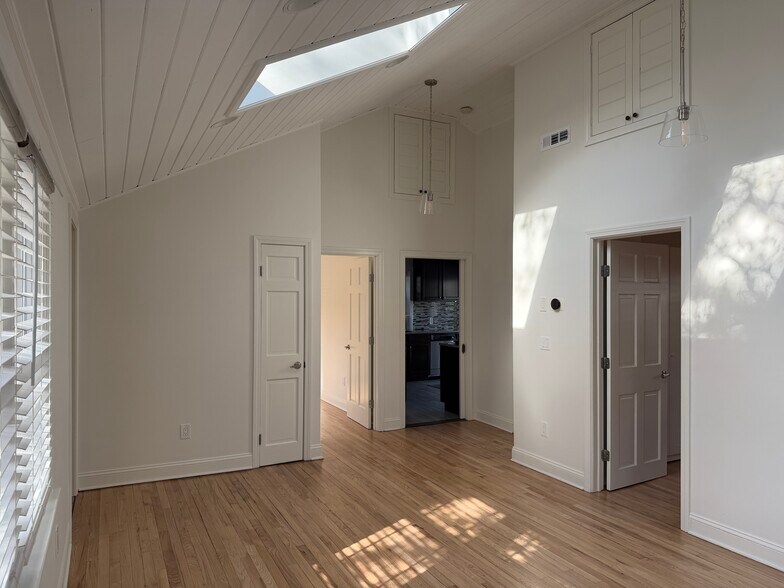 Building Photo - 53 Morris St