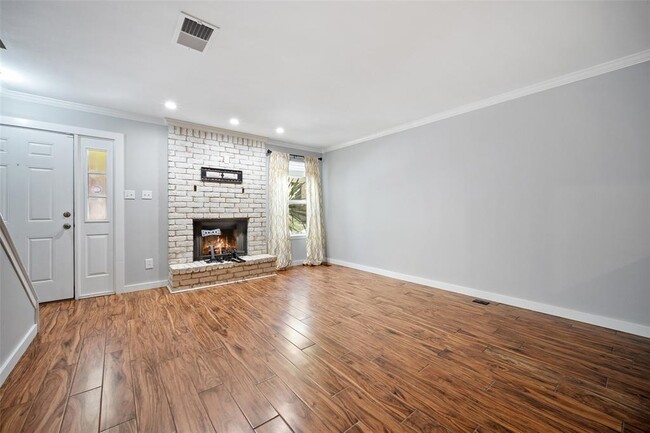 Building Photo - 810 Banister Ln