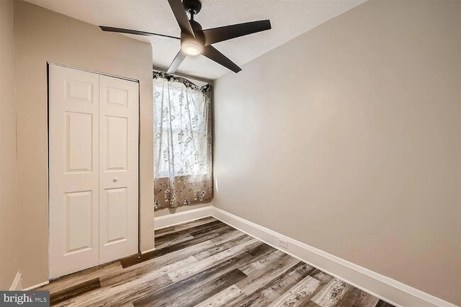 Building Photo - 3101 Gibbons Ave