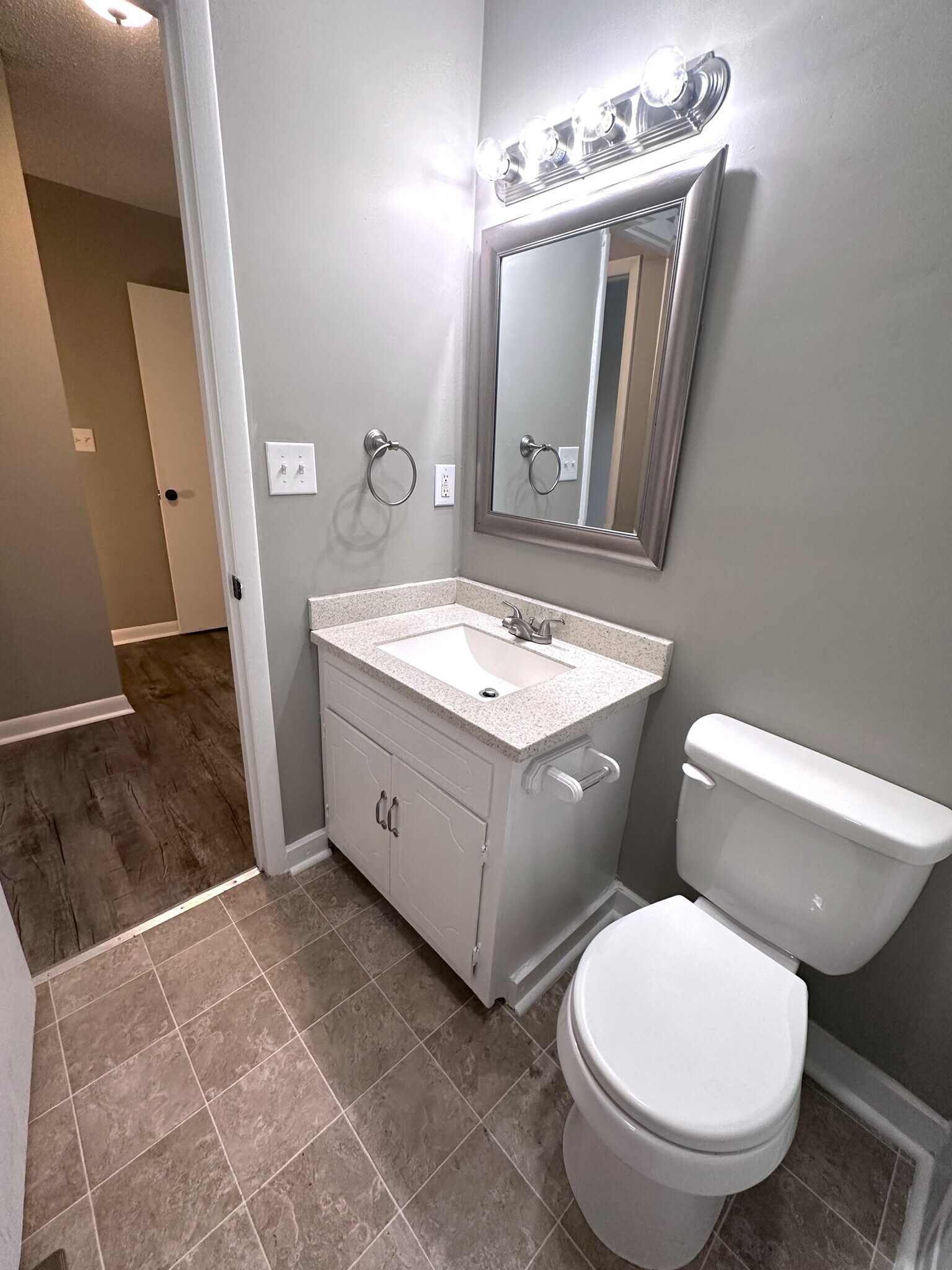 Building Photo - 545 E 3rd St