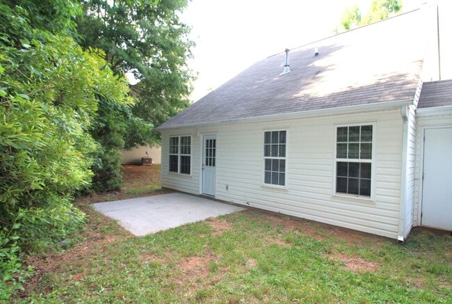 Building Photo - Fully Remodeled 3 Bedroom home with a garage!