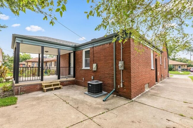 Building Photo - 24050 Blackstone St