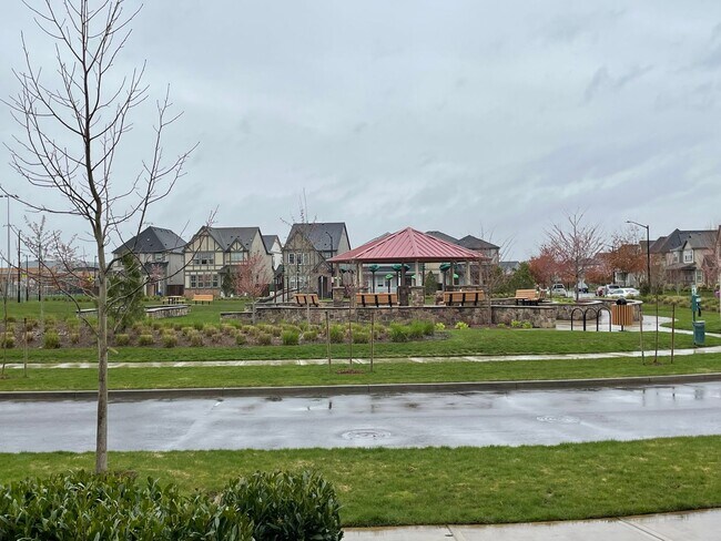 Building Photo - Lovely North Plains 4Bd 2.5Ba Home with Ja...