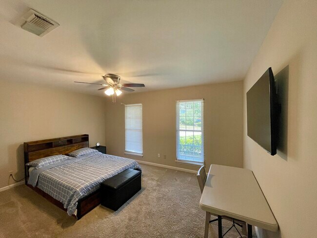 Building Photo - 547 Pheasant Run Dr