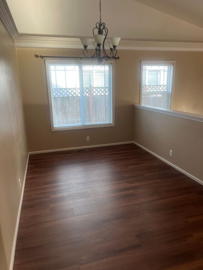 Building Photo - Great Single level Home!