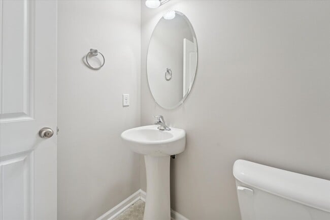 Building Photo - AVAILABLE NOW! (Pet Friendly)