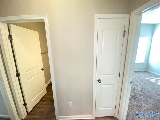 Building Photo - 609 Willow Crest Ln SW