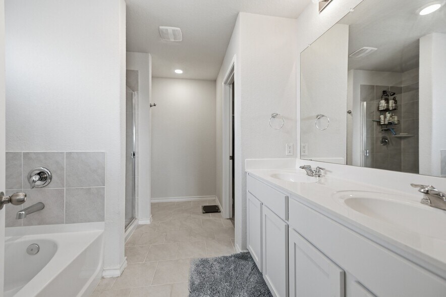 Building Photo - 13106 Minuet Sway