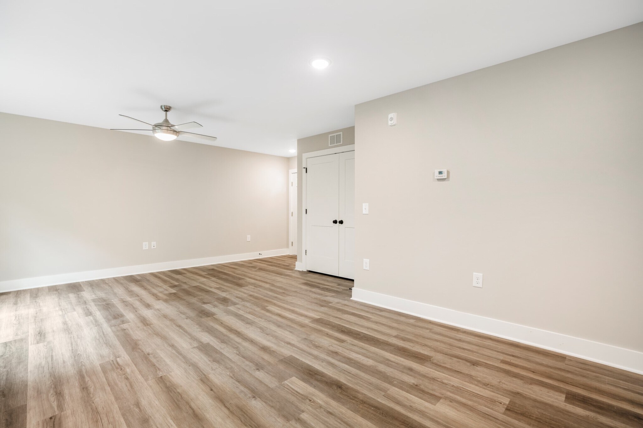 Building Photo - 303 Linwood St