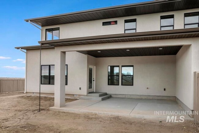 Building Photo - 547 Cyn Fls Dr