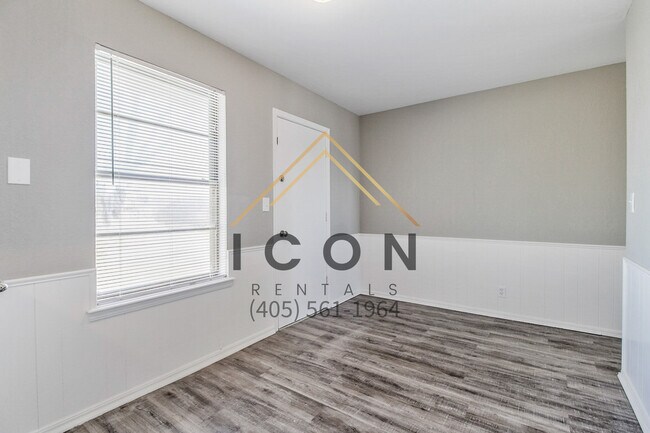 Building Photo - 1038 S Highland Dr