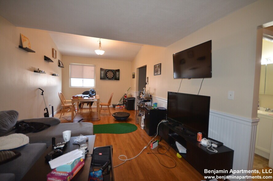 Building Photo - 377 Dorchester St