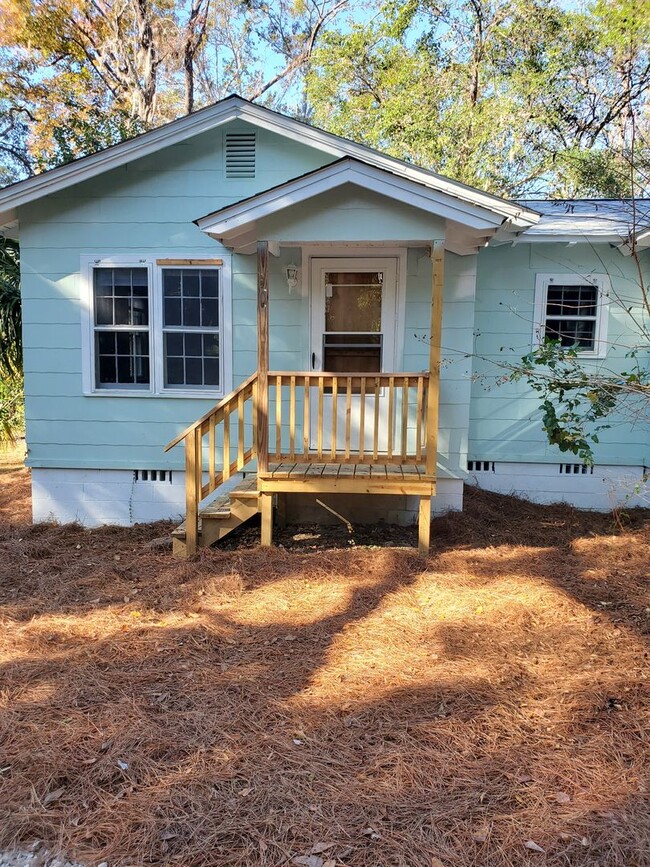 Building Photo - Looking for a cozy newly renovated home in...