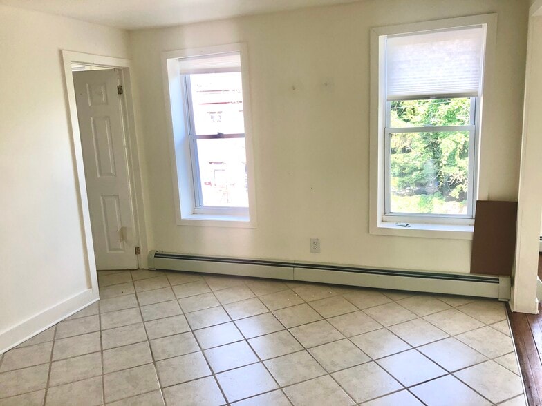 Living Room - 253 4th St