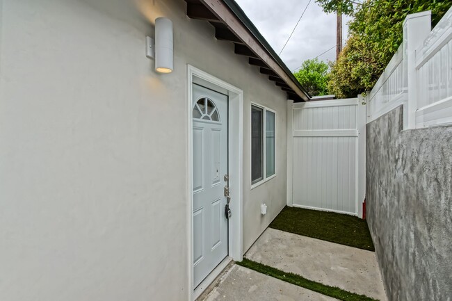 Building Photo - NEWLY BUILT, LUXURIOUS & BRIGHT, 1BR1BA AD...